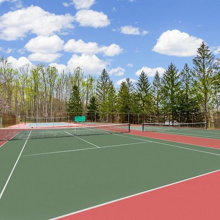 Chalet W Hot Tub, Large Deck, Grill, & Fast Wifi Berkeley Springs Eksteriør bilde