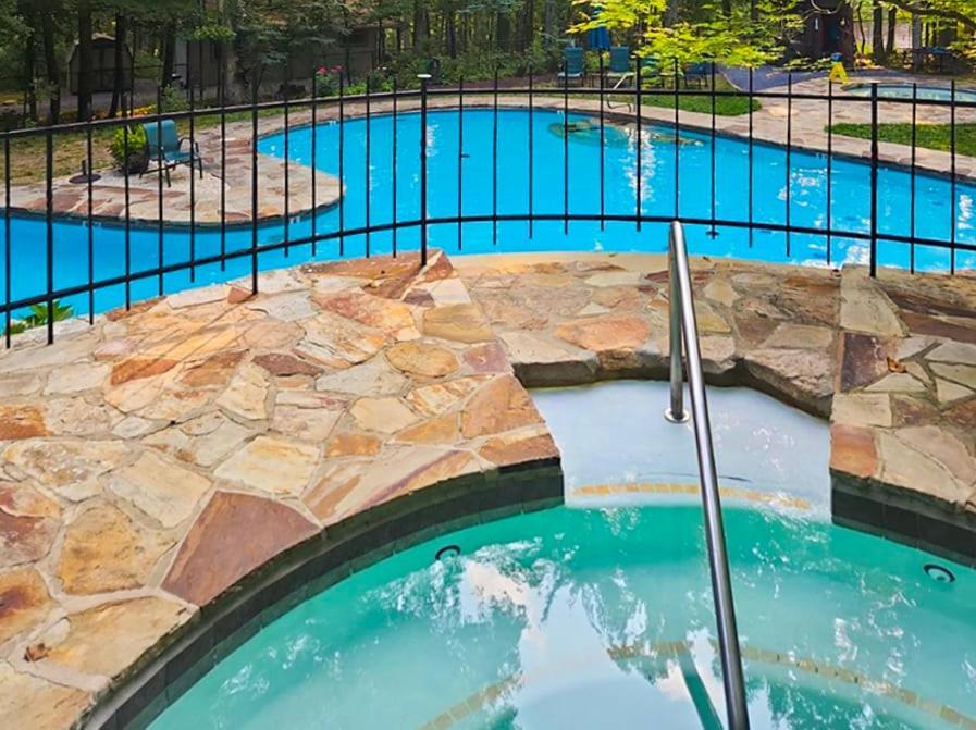 Chalet W Hot Tub, Large Deck, Grill, & Fast Wifi Berkeley Springs Eksteriør bilde
