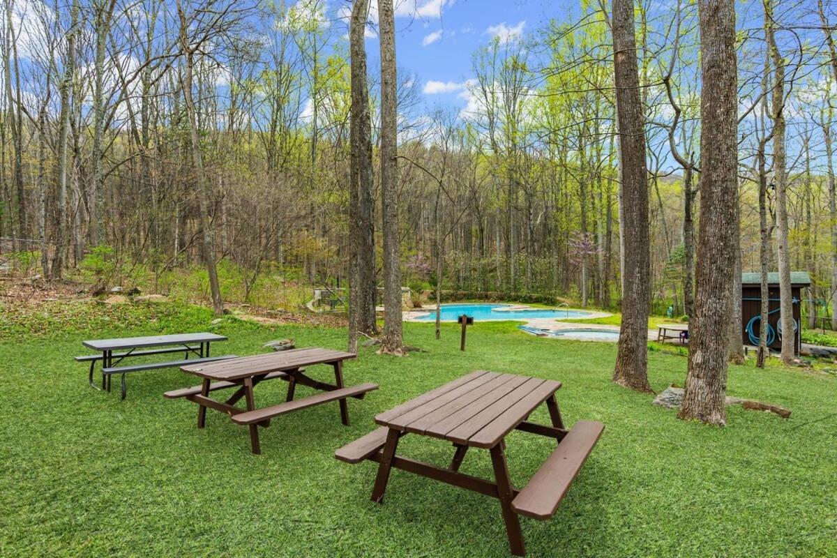 Chalet W Hot Tub, Large Deck, Grill, & Fast Wifi Berkeley Springs Eksteriør bilde