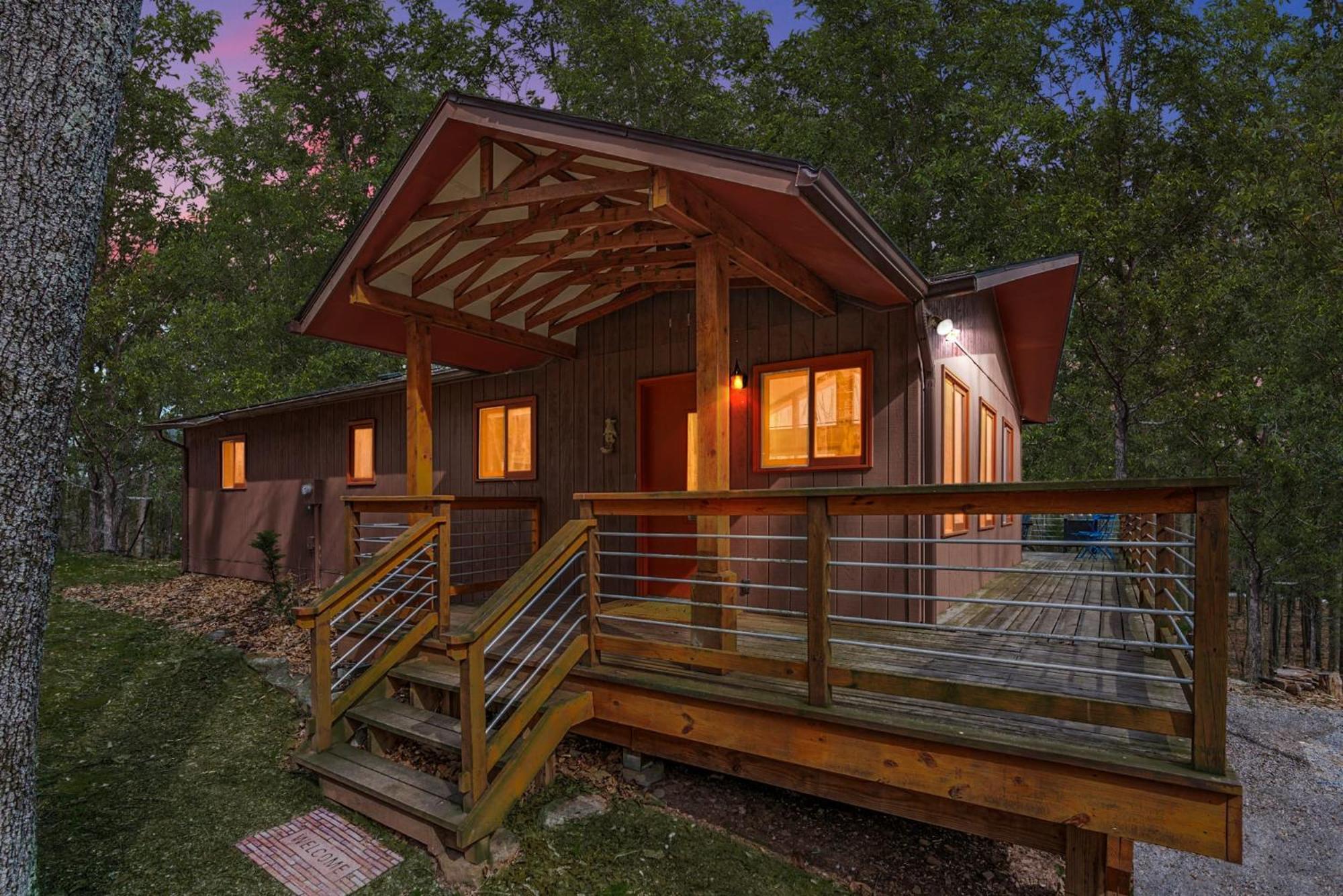 Chalet W Hot Tub, Large Deck, Grill, & Fast Wifi Berkeley Springs Eksteriør bilde