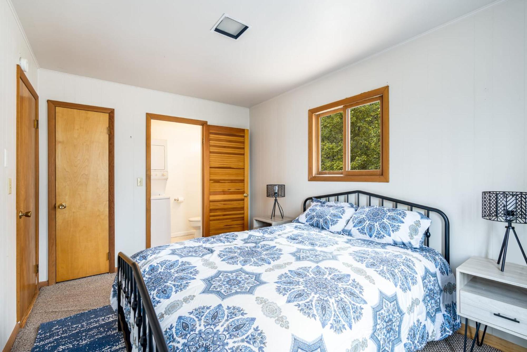 Chalet W Hot Tub, Large Deck, Grill, & Fast Wifi Berkeley Springs Eksteriør bilde