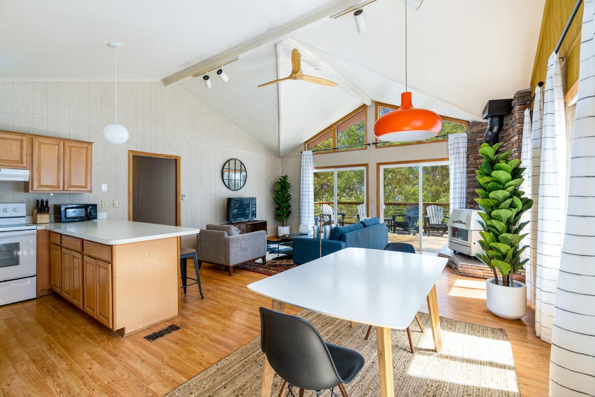Chalet W Hot Tub, Large Deck, Grill, & Fast Wifi Berkeley Springs Eksteriør bilde