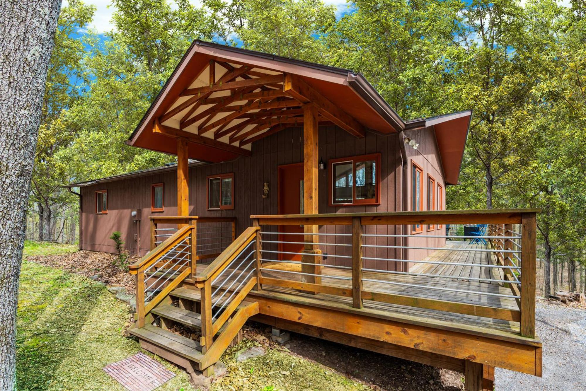 Chalet W Hot Tub, Large Deck, Grill, & Fast Wifi Berkeley Springs Eksteriør bilde