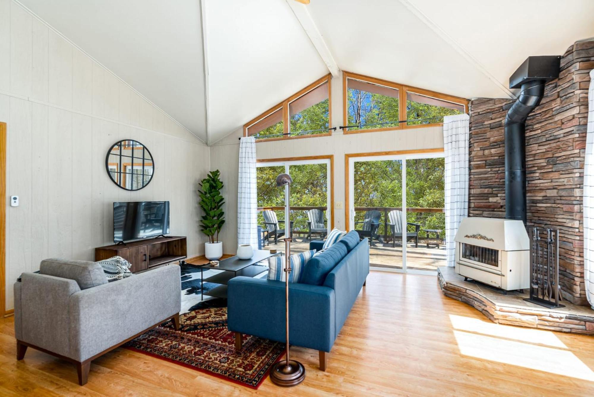 Chalet W Hot Tub, Large Deck, Grill, & Fast Wifi Berkeley Springs Eksteriør bilde