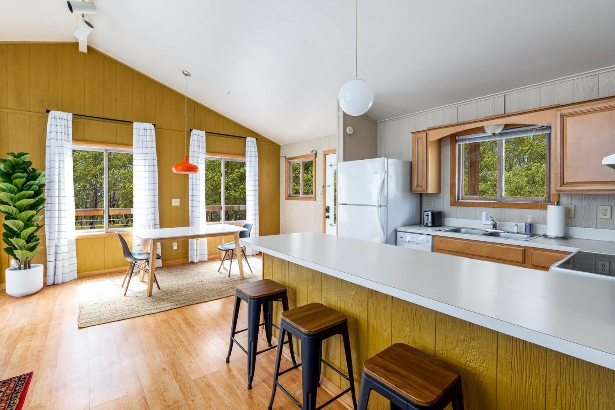 Chalet W Hot Tub, Large Deck, Grill, & Fast Wifi Berkeley Springs Eksteriør bilde