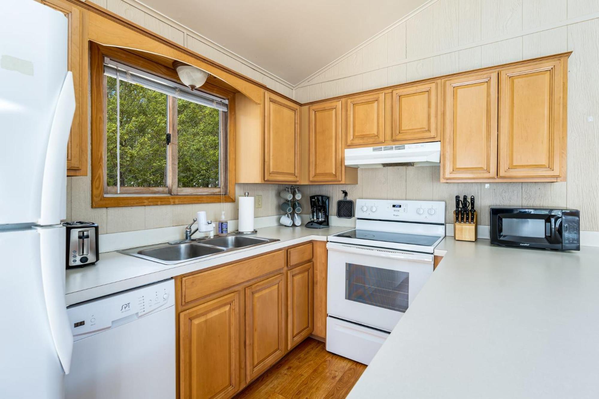 Chalet W Hot Tub, Large Deck, Grill, & Fast Wifi Berkeley Springs Eksteriør bilde
